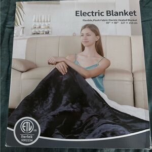 Black and White Electric Heated Blanket